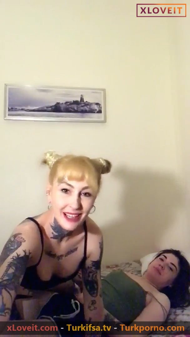 Aysuca ifşa Olgun dövmeli lez sevgilisiyle yayında